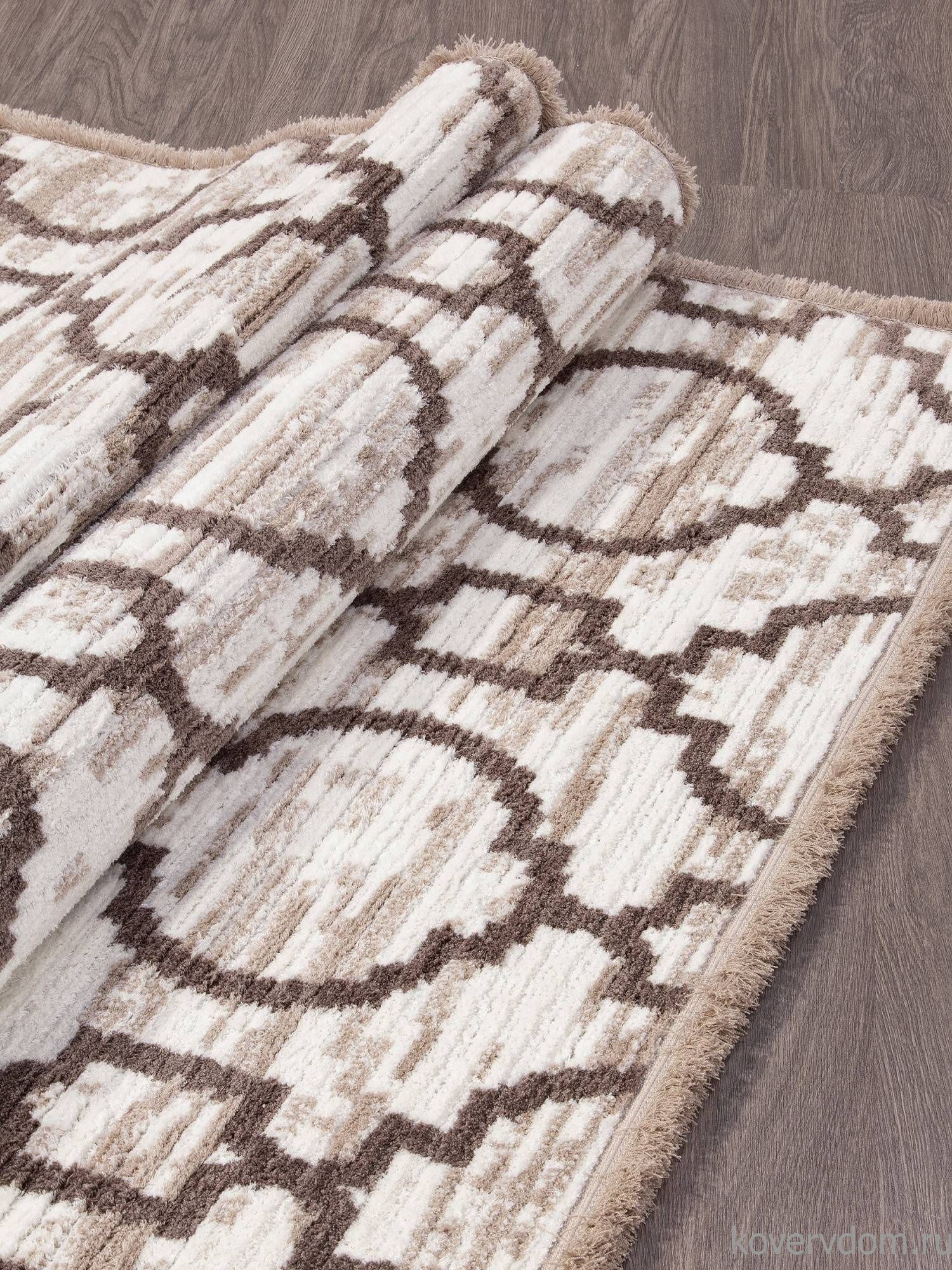 Ковер JOLI A947AF P.WHITE / CARMINE Ковер JOLI A947AF P.WHITE / CARMINE