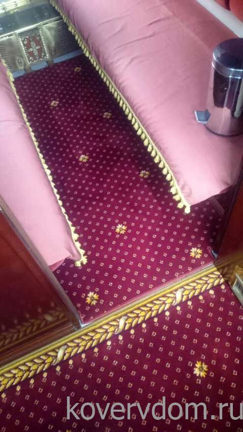 Полушерстяное ковровое покрытие с укладкой в вагон поезда коридор и купе