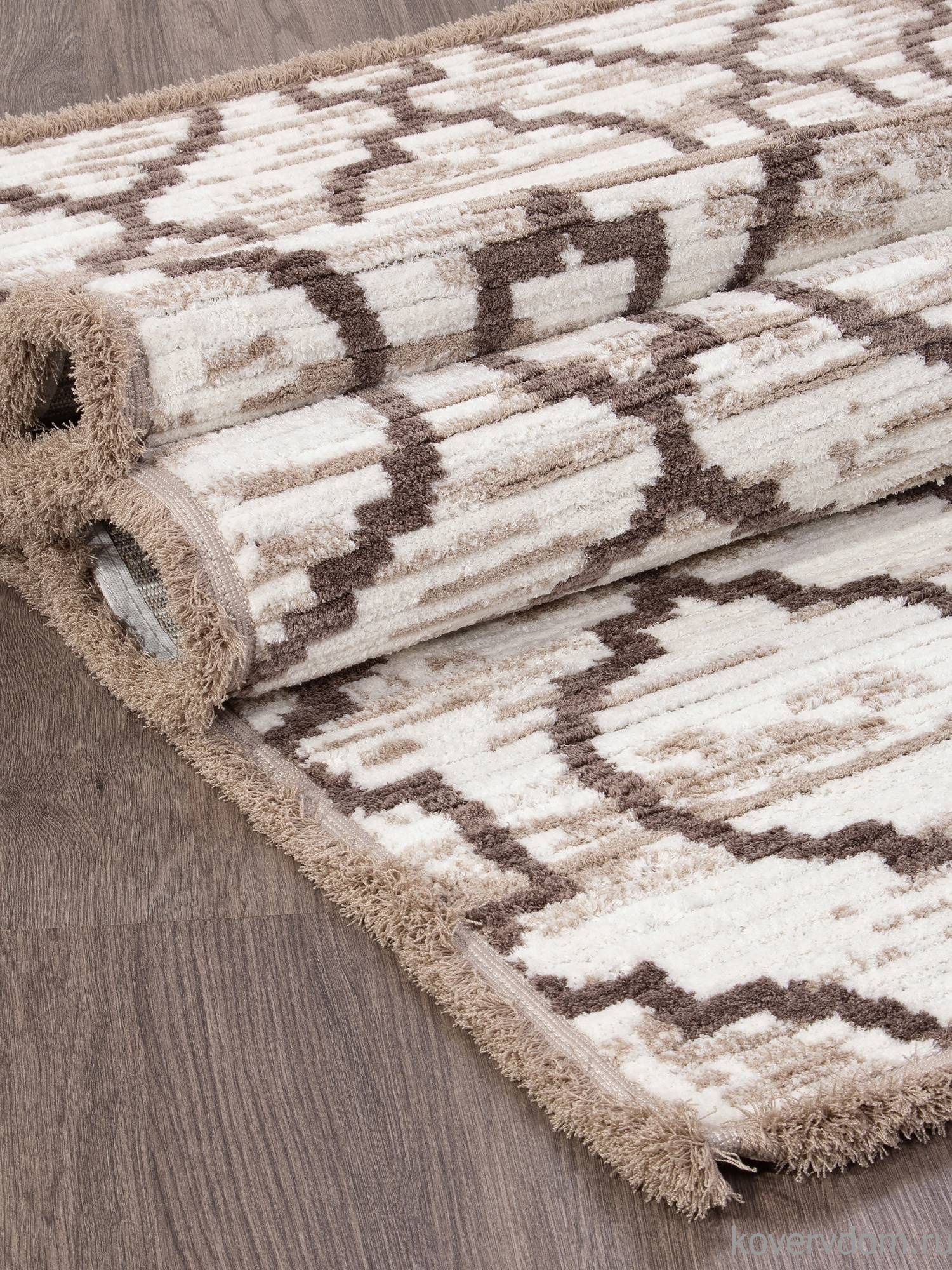 Ковер JOLI A947AF P.WHITE / CARMINE Ковер JOLI A947AF P.WHITE / CARMINE